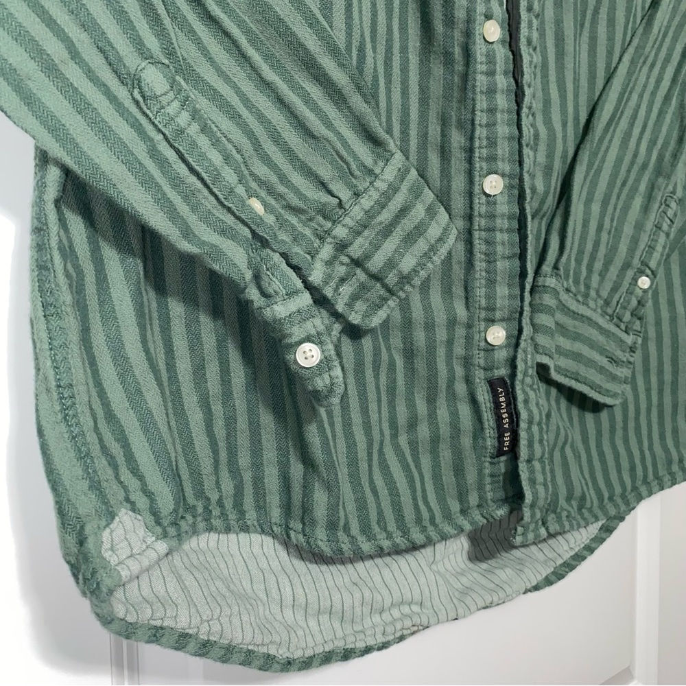 Free Assembly Button Up - Picture 3 of 5
